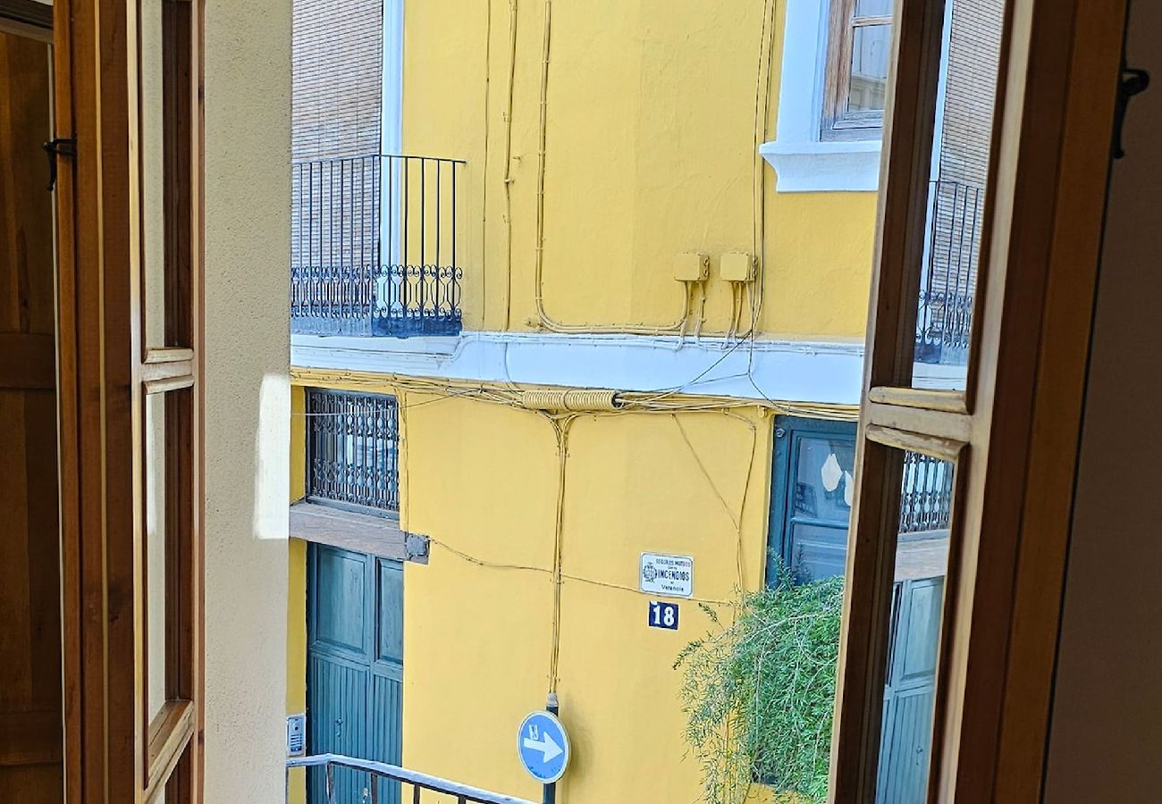 Ferienwohnung in Valencia - Apartamento en Plaza de la Reina 