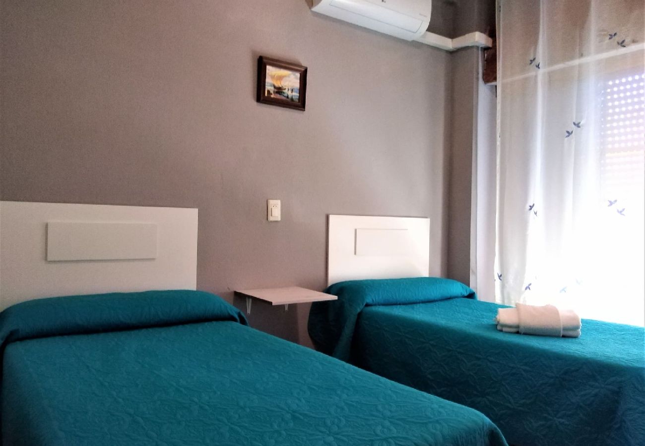 Rent by room in Cullera - Double Room 2 beds